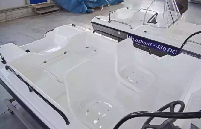 Комбинированный катер Wyatboat-430 M в Сыктывкаре