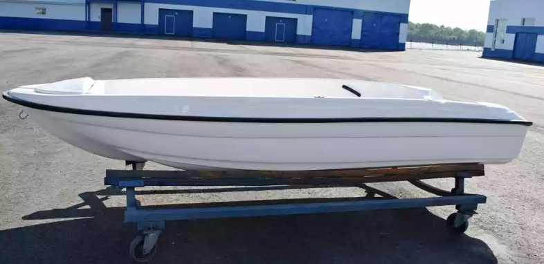 Стеклопластиковая лодка Пингвин (тримаран) в Сыктывкаре