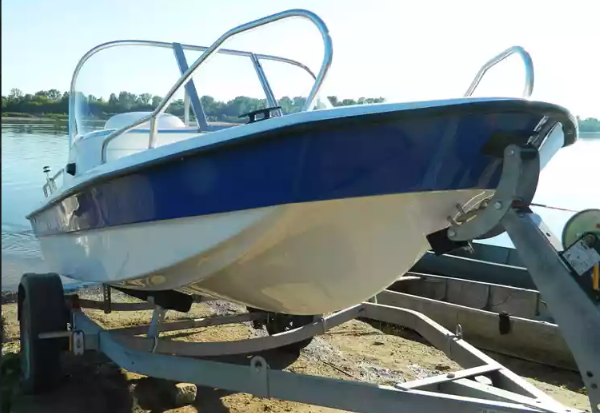 Стеклопластиковый катер Wyatboat-430 DC (тримаран) в Сыктывкаре