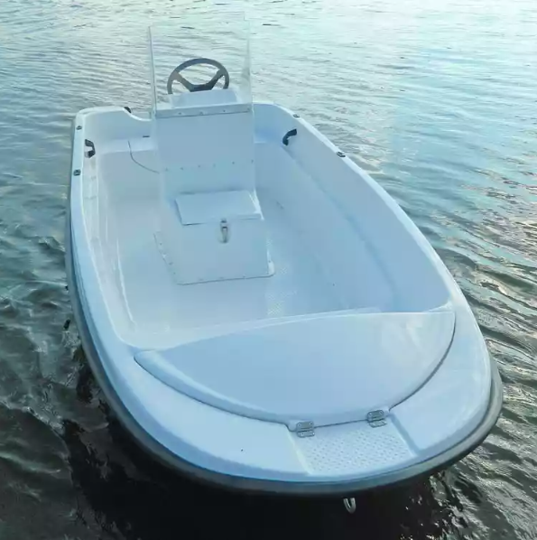 Стеклопластиковая лодка Пингвин с консолью (тримаран) в Сыктывкаре