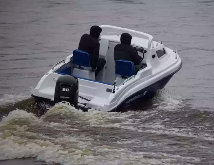 Комбинированный катер Neman-500 с каютой в Сыктывкаре