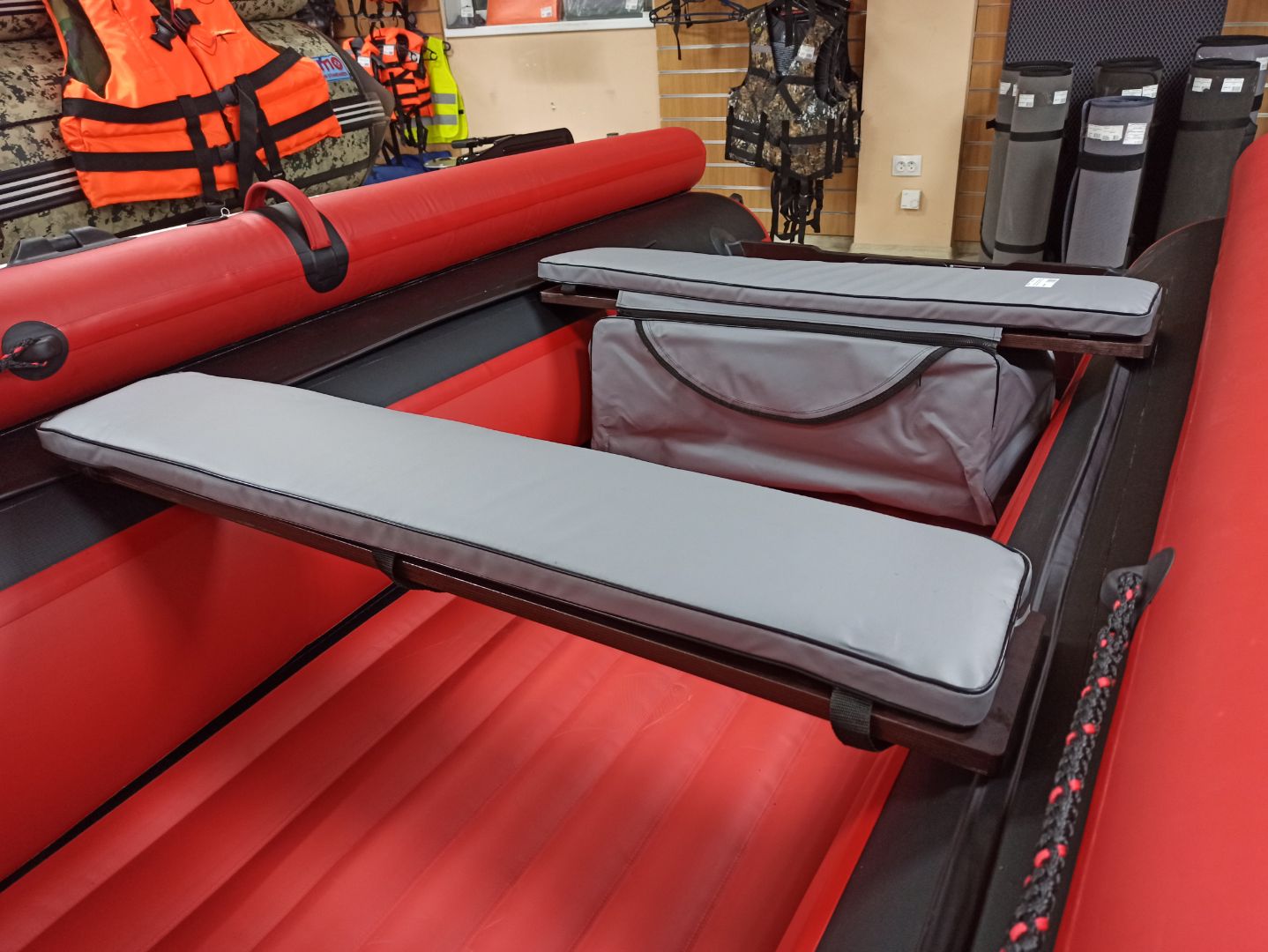 КОМПЛЕКТ МЯГКИХ НАКЛАДОК С СУМКОЙ ДЛЯ ЛОДОК 90Х20 СЕРЫЙ в Сыктывкаре