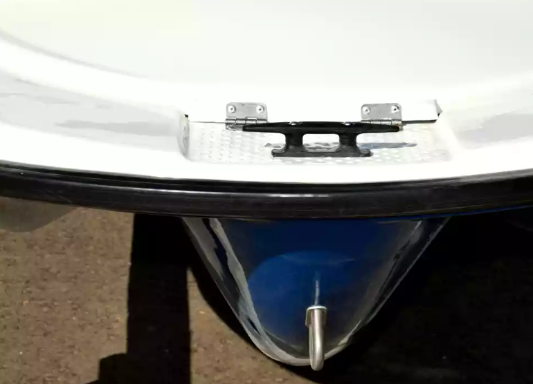 Стеклопластиковая лодка Пингвин с консолью (тримаран) в Сыктывкаре