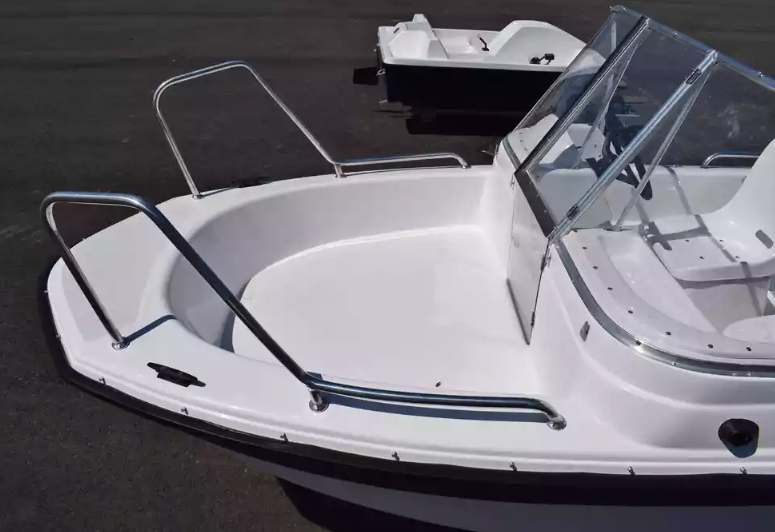 Стеклопластиковый катер Wyatboat-430 DC (тримаран) в Сыктывкаре