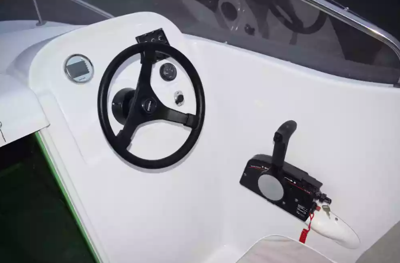 Стеклопластиковый катер Neman-530 с каютой в Сыктывкаре