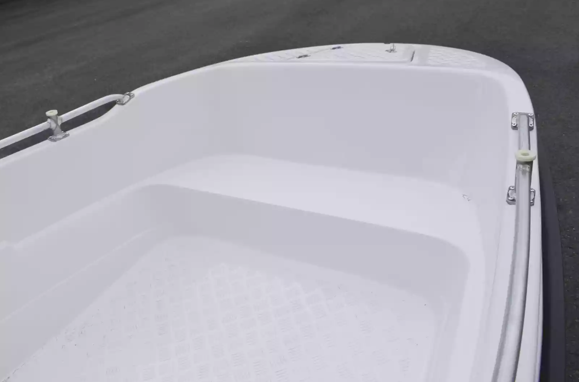 Стеклопластиковая лодка Пингвин New (тримаран) в Сыктывкаре