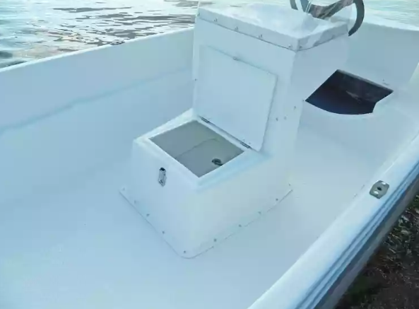 Стеклопластиковая лодка Пингвин с консолью (тримаран) в Сыктывкаре