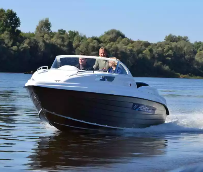 Комбинированный катер Neman-550 с каютой в Сыктывкаре