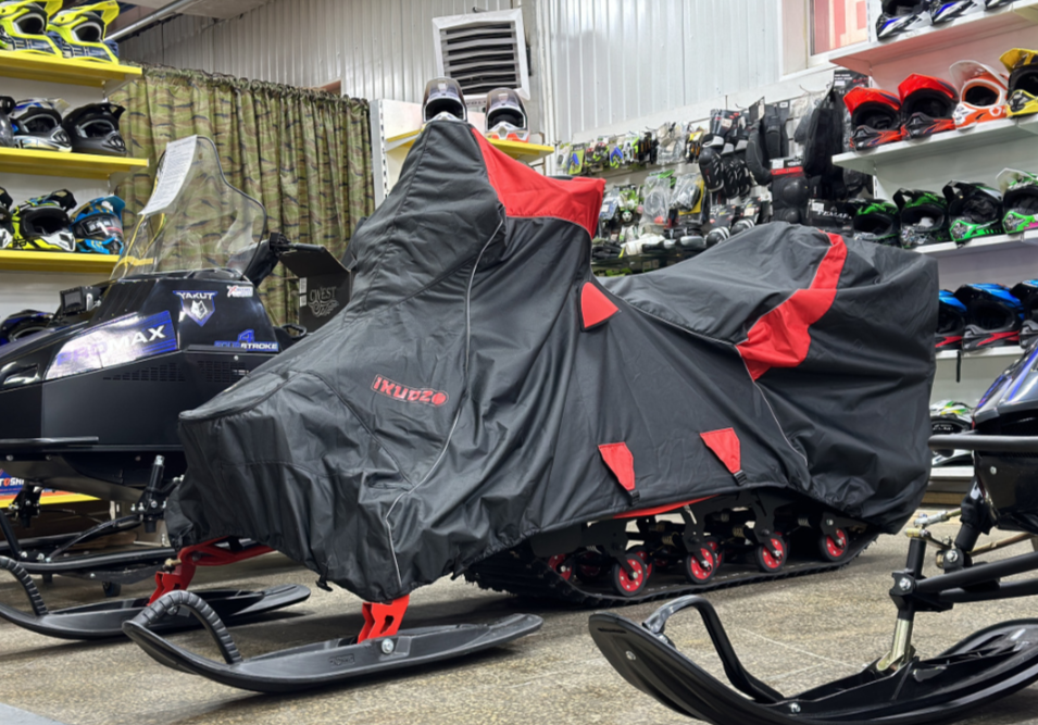 Чехол транспорт. снегохода IKUDZO HUNTER черно-красный Оксфорд ПРЕМИУМ качества с лого IKUDZO в Сыктывкаре