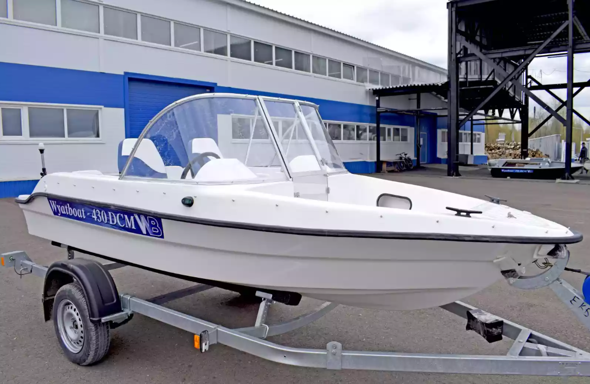 Стеклопластиковый катер Wyatboat-430DCМ (килевая) в Сыктывкаре