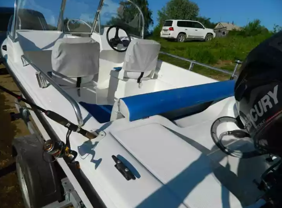 Стеклопластиковый катер Wyatboat-430 DC (тримаран) в Сыктывкаре