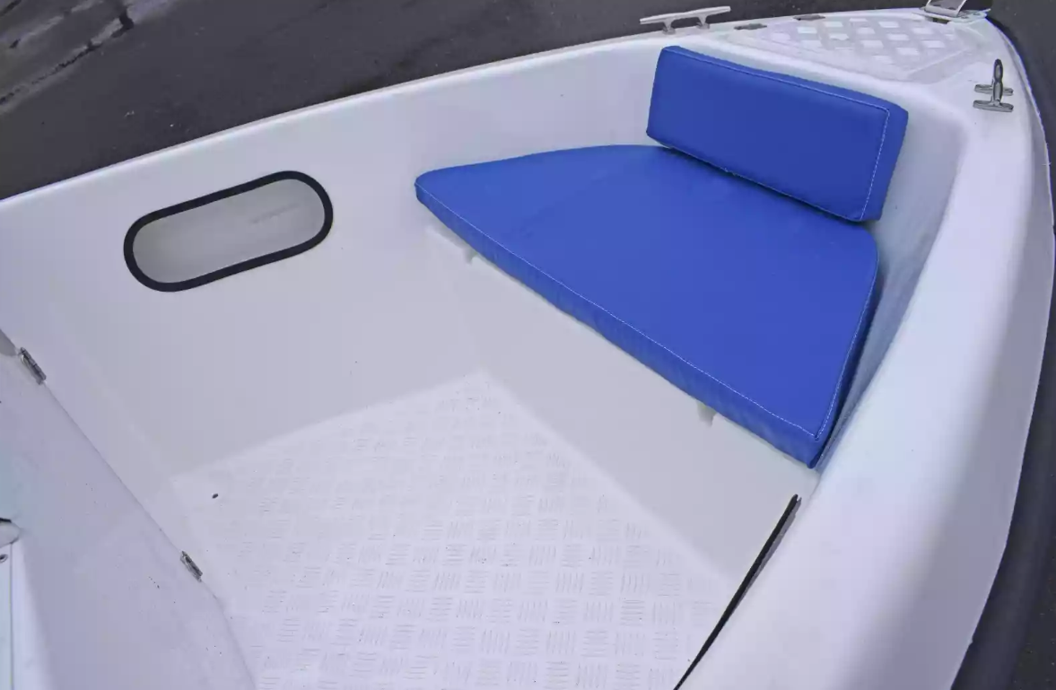 Стеклопластиковый катер Wyatboat-430DCМ (килевая) в Сыктывкаре