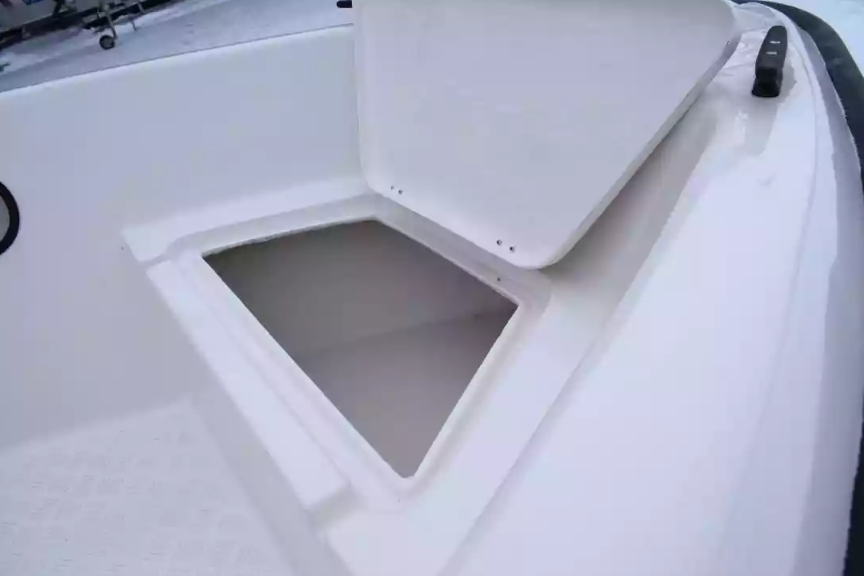 Стеклопластиковый катер Wyatboat-430DCМ (килевая) в Сыктывкаре