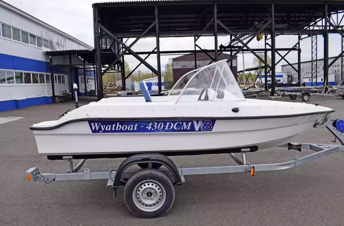Стеклопластиковый катер Wyatboat-430DCМ (килевая) в Сыктывкаре