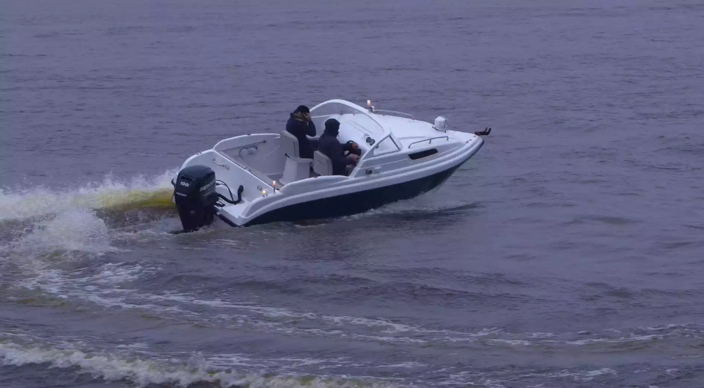 Стеклопластиковый катер Neman-550 с каютой в Сыктывкаре